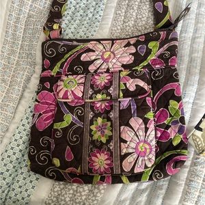 3/20$ Nice Vera Bradley crossbody bag